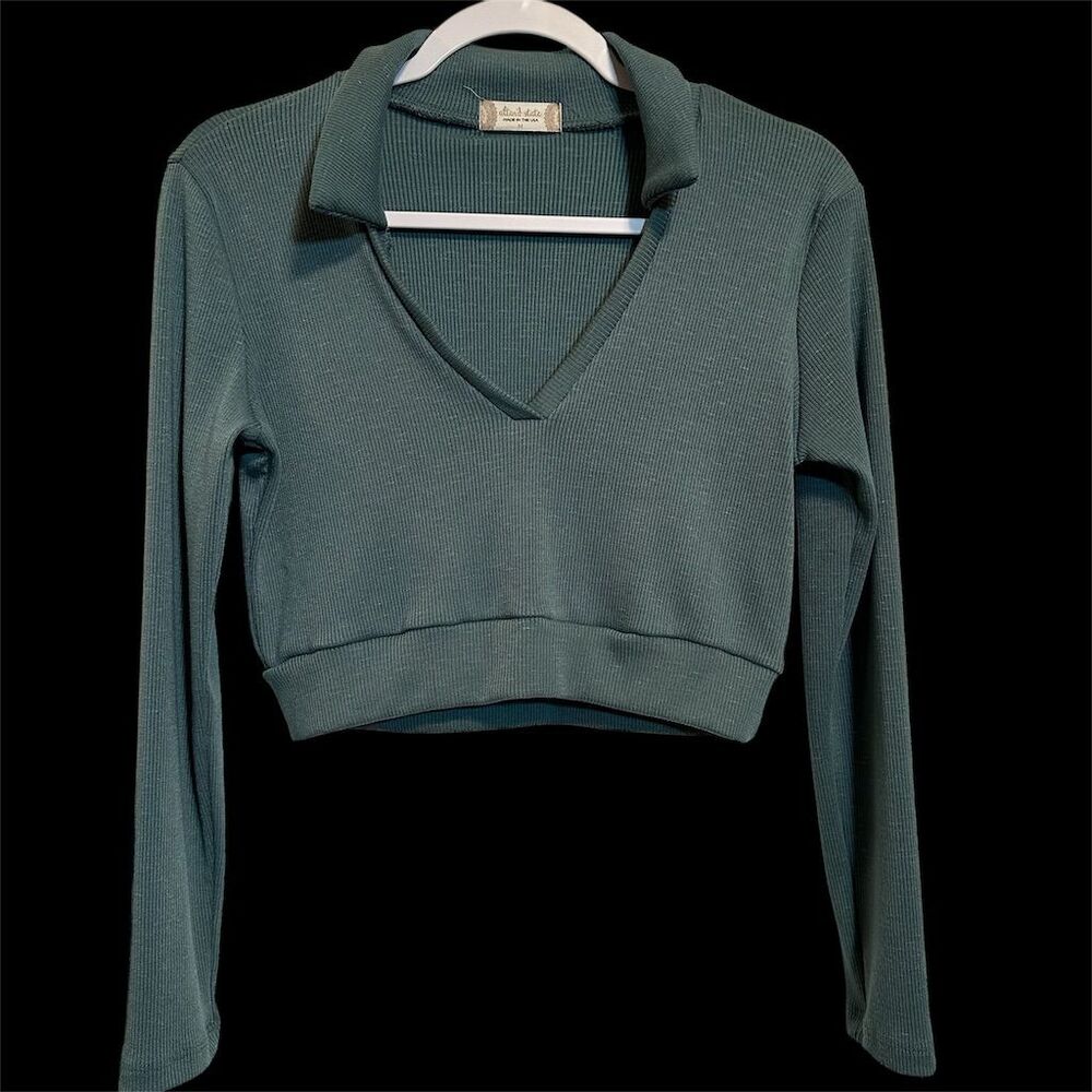 Altar’d State Women's V-Neck Cropped Blouse Long Sleeve Size M